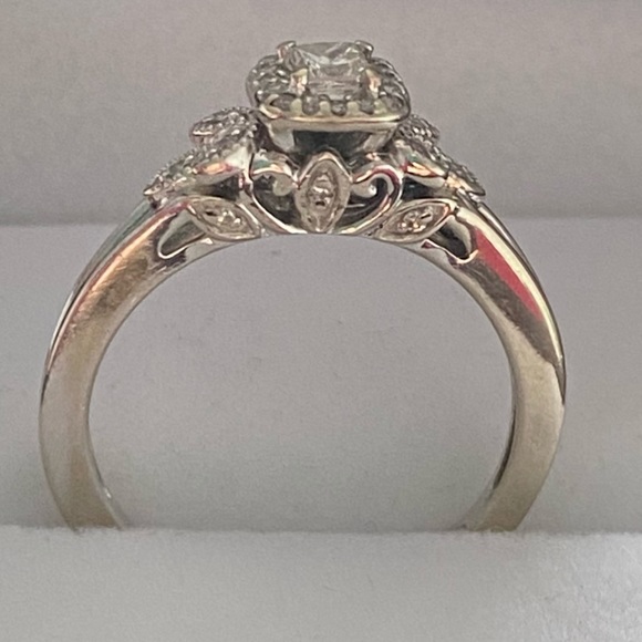 14k gold Diamond Ring - Picture 6 of 8